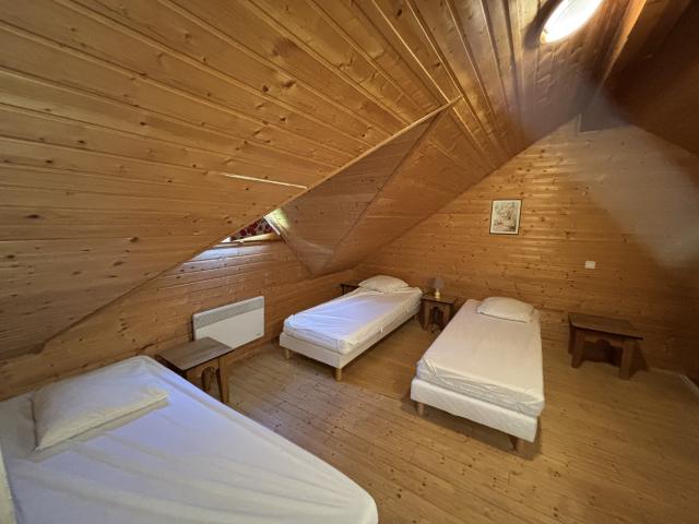 CHALET MITOYEN SOUS BAIL AU VILLAGE GAULOIS 52 m2