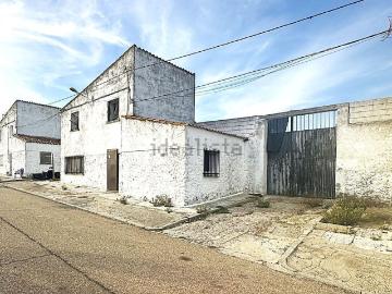 Chalet, Miajadas