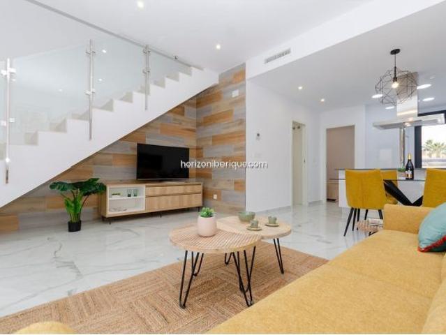 Chalet nuevo cerca de la laguna rosa de Torrevieja