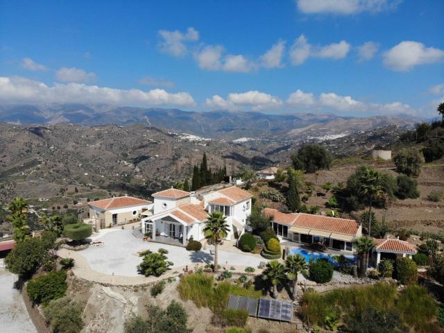 Chalet, Sayalonga