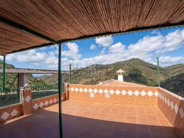 Chalet, Sayalonga