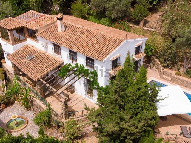 Chalet, Sayalonga