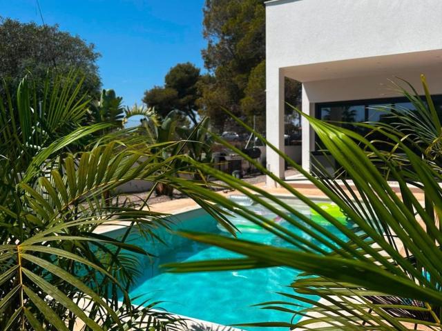 Chalet, Sa Coma