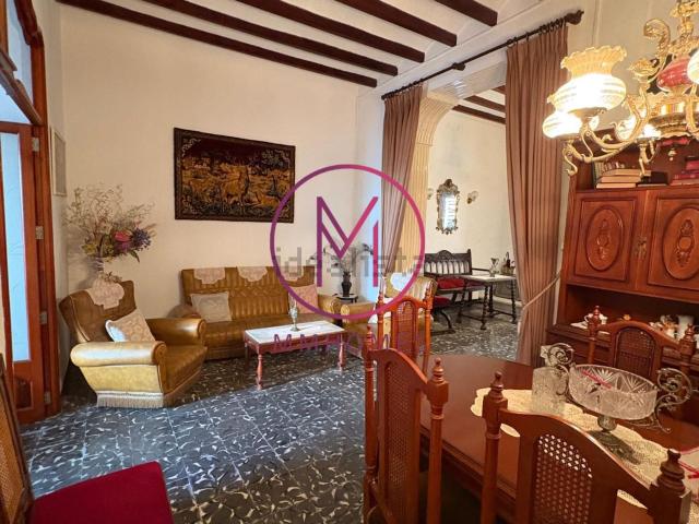 Chalet, Sagra