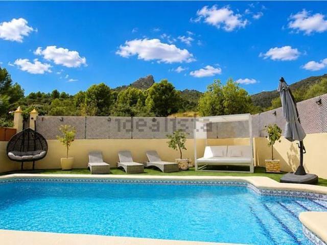 Chalet, Sagra