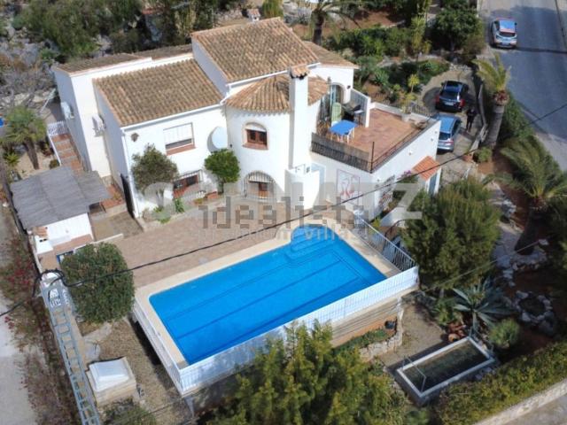 Chalet, Sanet y Negrals