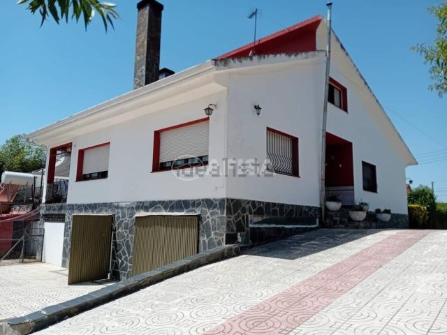 Chalet, Cànoves i Samalús