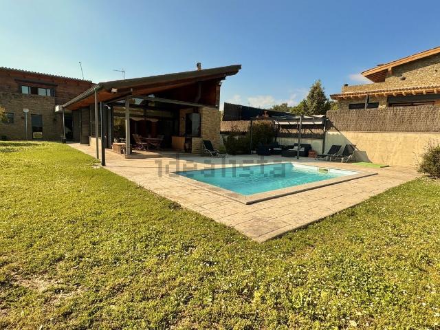 Chalet, Sant Julià de Vilatorta