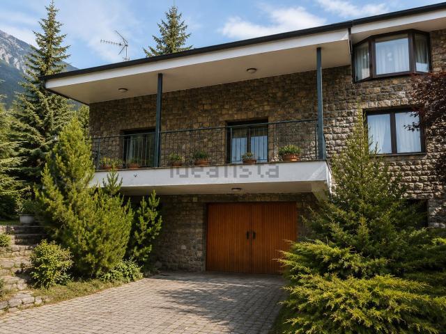 Chalet, Sant Julia de Loria