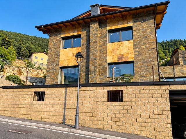 Chalet, Sant Julia de Loria