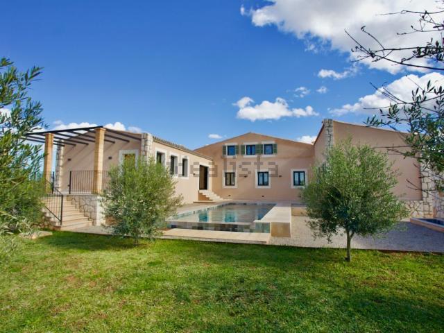 Chalet, Santa Eugenia
