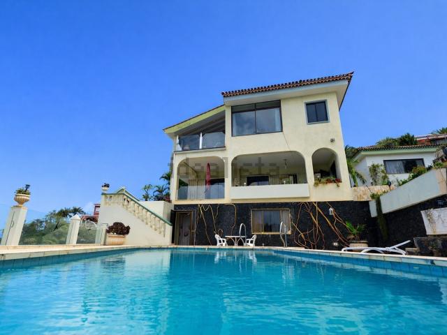 Chalet, Santa Ursula