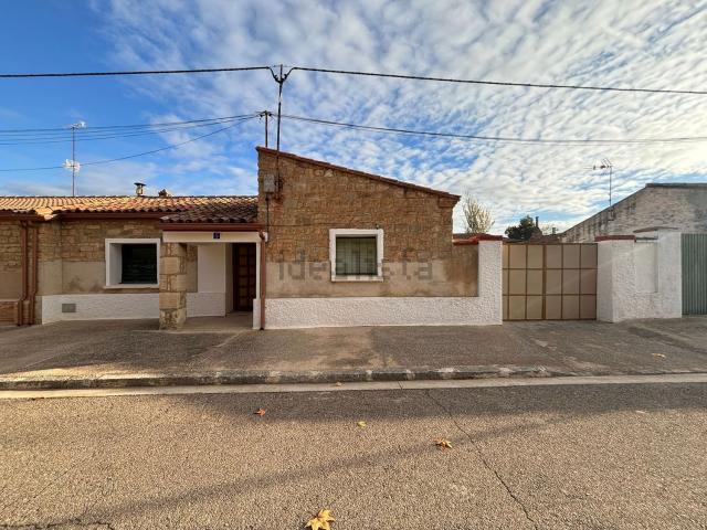 Chalet, Sariñena
