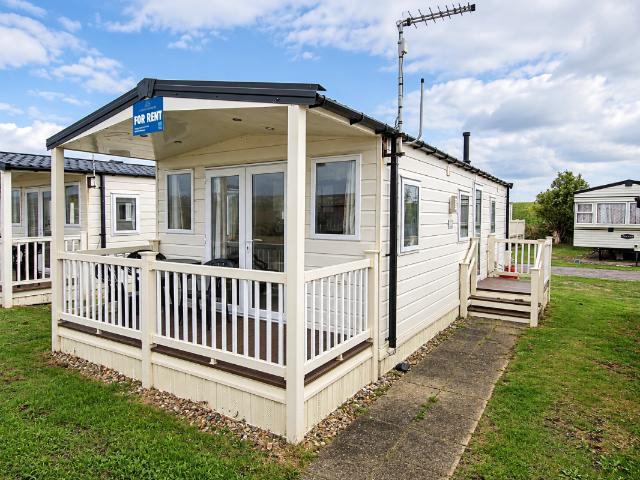 Chalet Seasalter Holiday Park, Faversham Road, Seasalter, Whitstable CT5, 2 bed bungalow to rent, £1,000 pcm | PrimeLocation