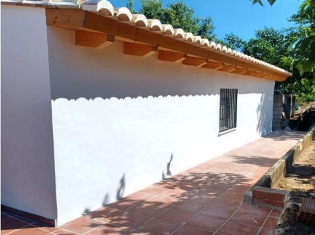 Chalet situado en Marxuquera con mucho terreno en plena producción