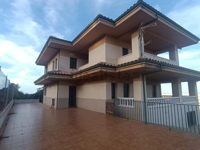 Chalet, Sierra de Fuentes