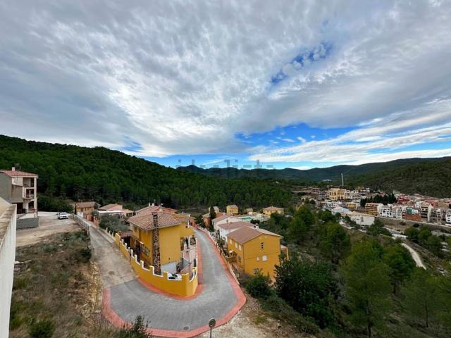 Chalet, Sueras