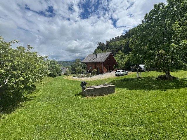Chalet sur 3953 m² de terrain