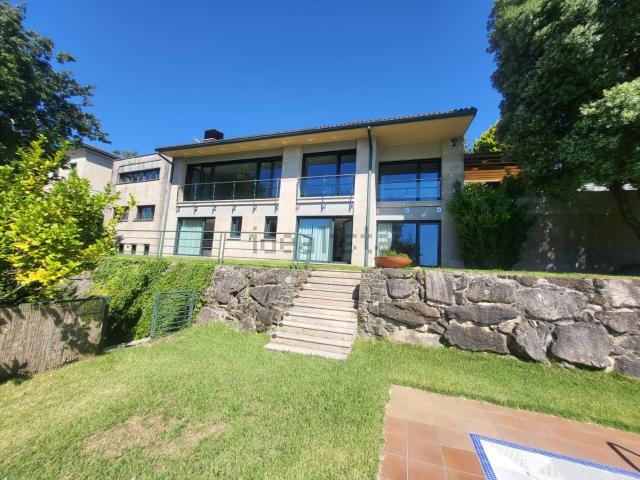 Chalet, Poio