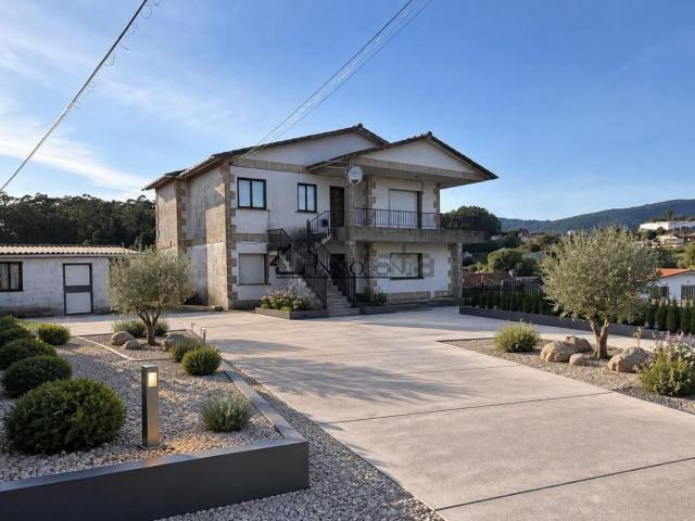 Chalet, Poio