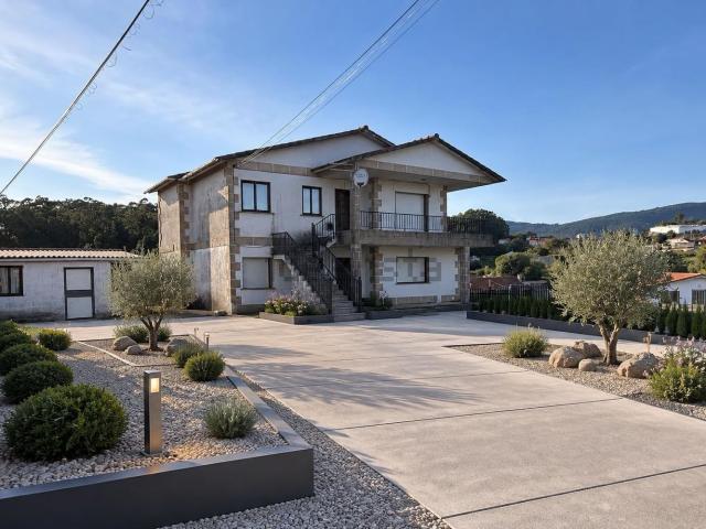 Chalet, Poio