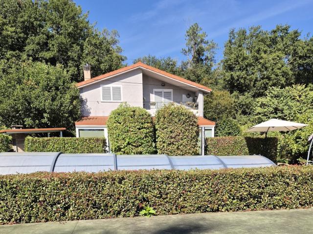 Chalet, Ponteareas