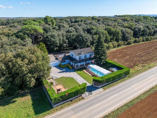 Chalet, Porqueres