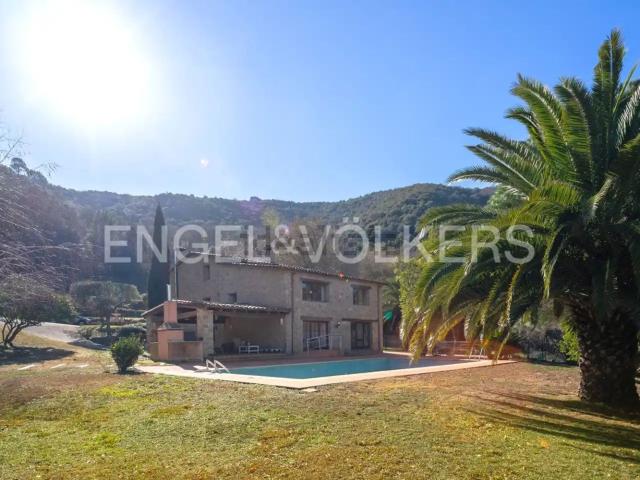 Chalet, Porqueres