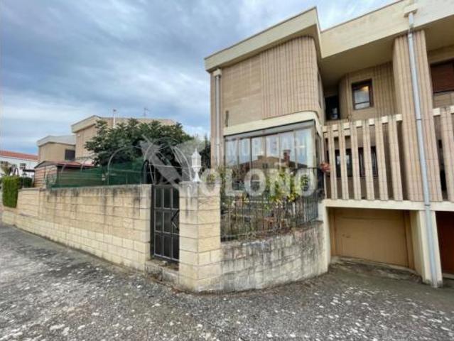 Chalet pareado Venta Anguciana, Anguciana