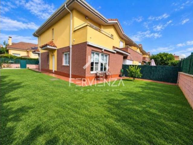 Chalet pareado Venta Llanera, Llanera