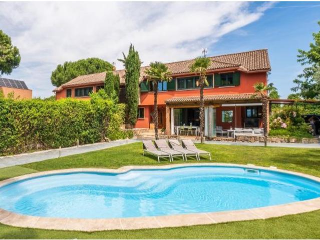 CHALET PAREADO CON AEROTERMIA EN BOADILLA