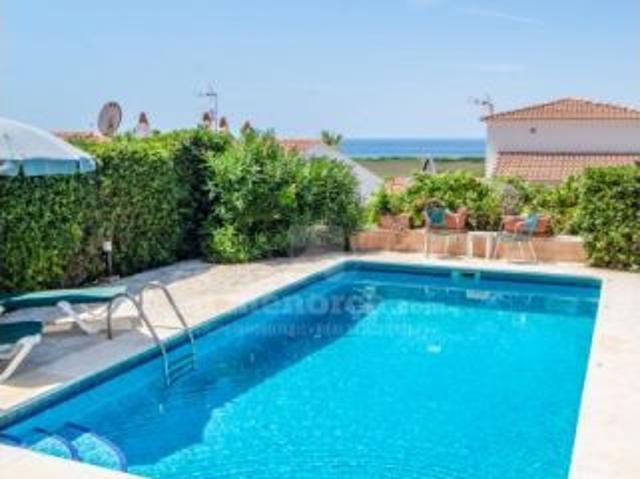 Chalet pareado con piscina y vistas al mar en Son Bou