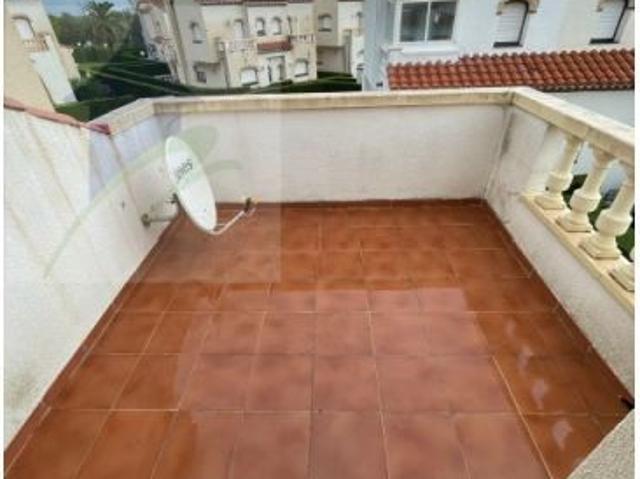 Chalet pareado con piscina comunitaria