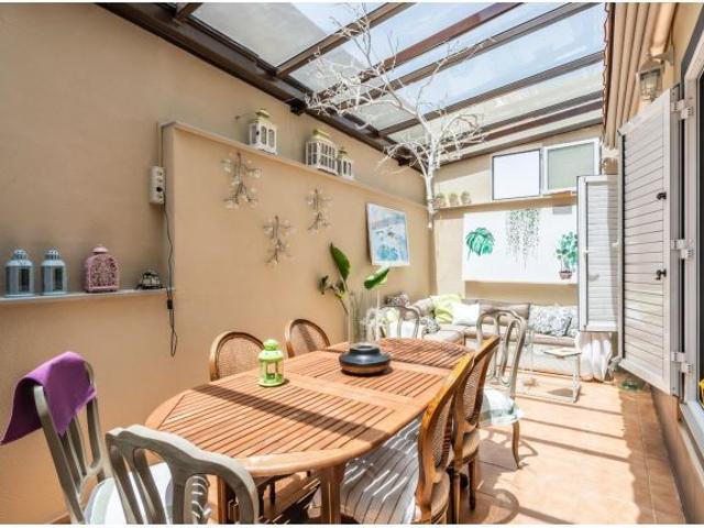 Chalet pareado de 4 plantas en Tegueste con jardín, barbacoa y vistas al Valle