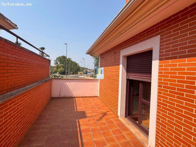 CHALET PAREADO EN VENTA CON 4 DORMITORIOS, GARAJE, JARDÍN Y BODEGA EN ZONA LAS VEGAS, ZAMORA