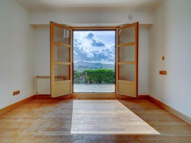 Chalet pareado en venta en Calle Aldapa 24, Egia, Donostia