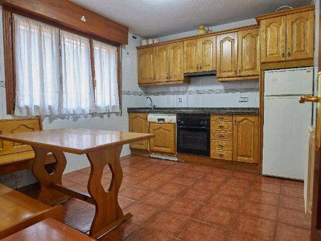chalet pareado en venta. Infiesto