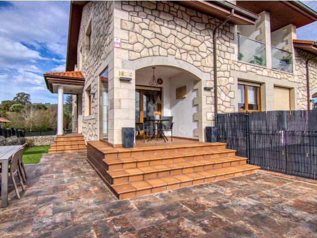 CHALET PAREADO EN VILLAPRESENTE