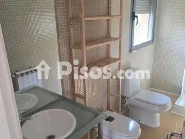 Chalet pareado en alquiler en Calle de El Pilar, 2