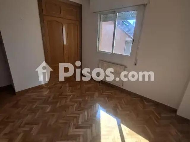Chalet pareado en alquiler en Calle de Italia