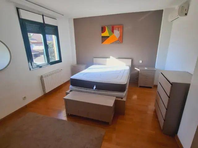 Chalet pareado en alquiler en Calle de la Torrelaguna