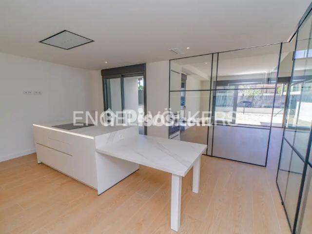 Chalet pareado en alquiler en Calle de la Ánfora, 2
