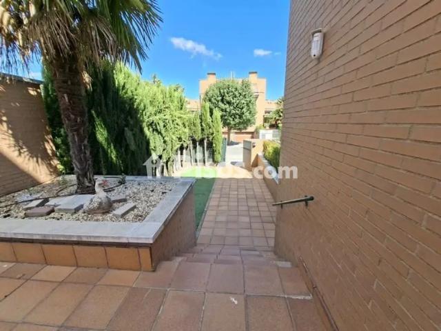 Chalet pareado en alquiler en Calle del Ciruelo