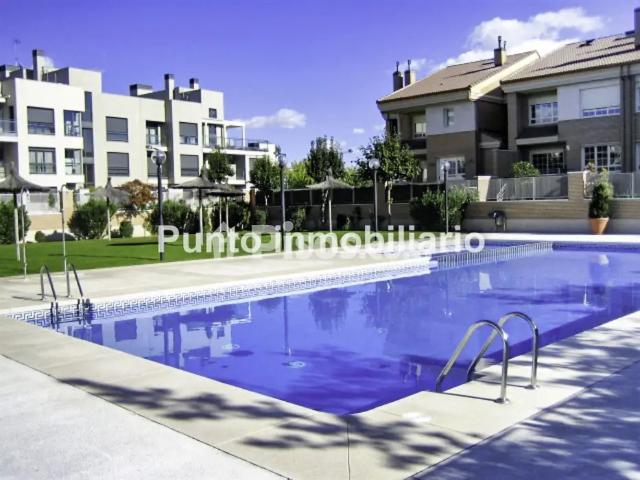 Chalet pareado en alquiler en Calle del Lagar de Cano