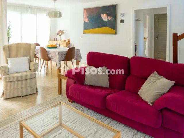 Chalet pareado en alquiler en Calle Revilla