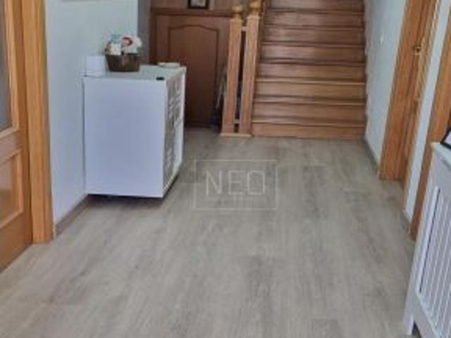 CHALET PAREADO EN CALLE VALENCIA, UGENA