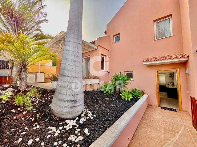 Chalet Pareado en Costa Adeje 13258m² Adeje