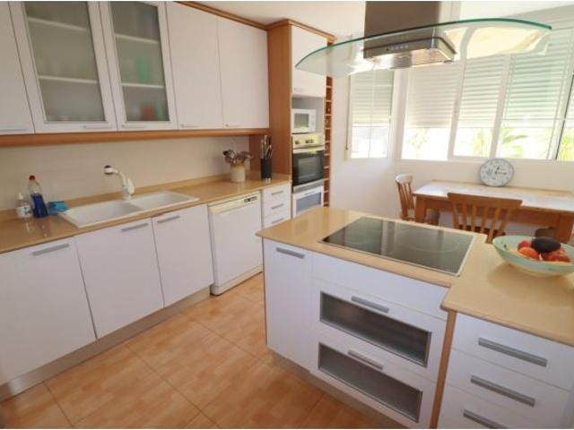 Chalet pareado en la zona residencial de Rocafort