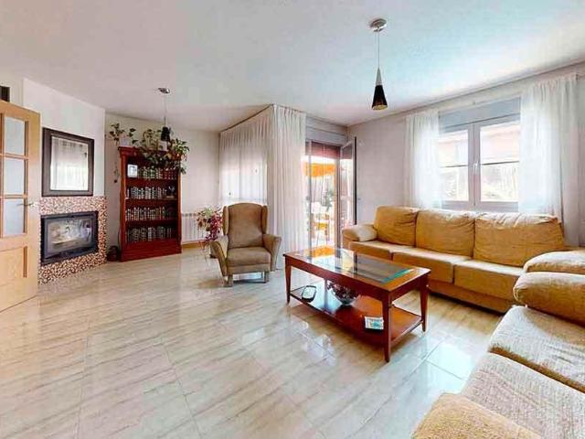 CHALET PAREADO EN MIRAMADRID