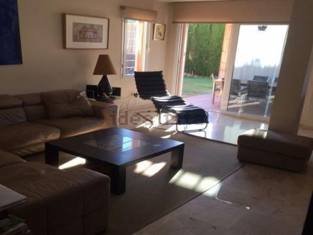 CHALET PAREADO EN SIMON VERDE